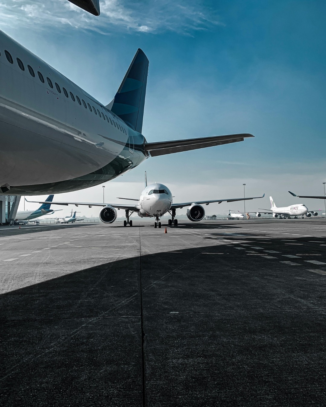 Avion cargo sur le tarmac